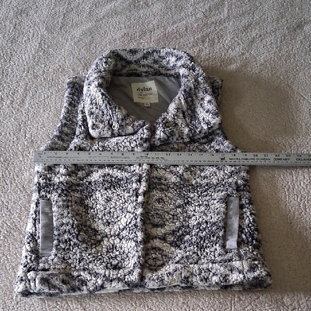 Dylan Gray And White Patterned Vest - image 3